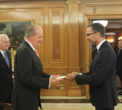 Su Majestad el Rey recibe las Cartas Credenciales del embajador de los Estados Unidos de América, James Costos